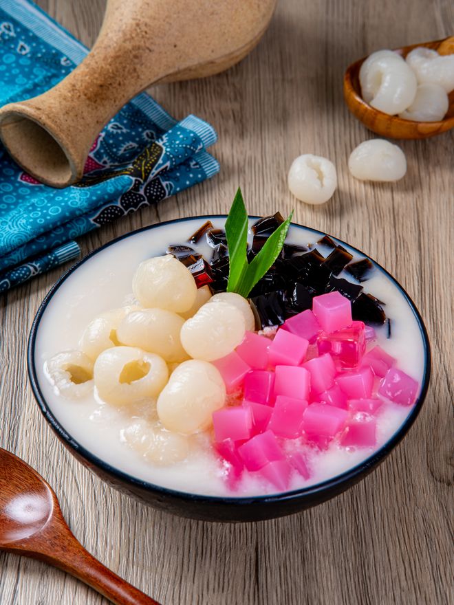 Soya Dessert with Longan
